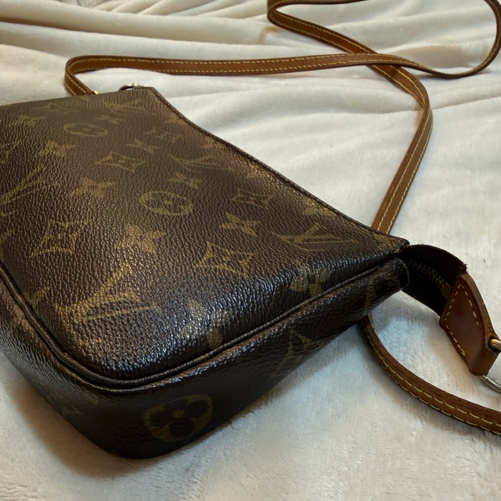 Louis Vuitton Mini Pochette Purse - Picture 2 of 11